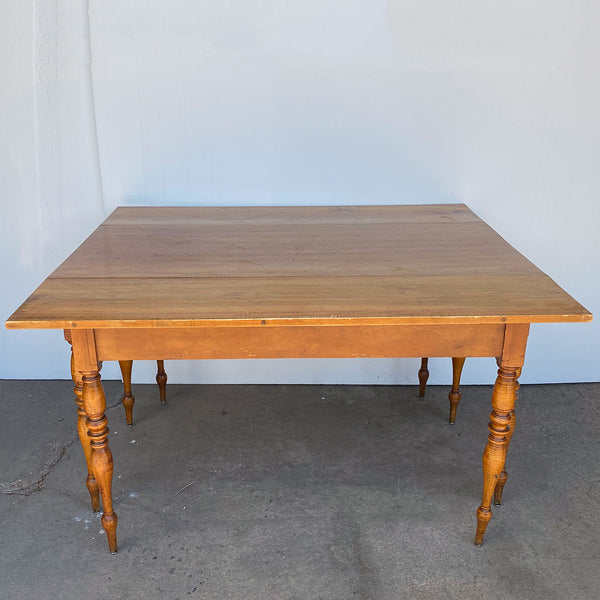 American New England Sheraton Tiger Maple Extending Dining Table