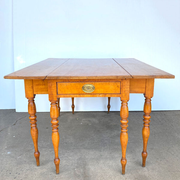 American New England Sheraton Tiger Maple Extending Dining Table