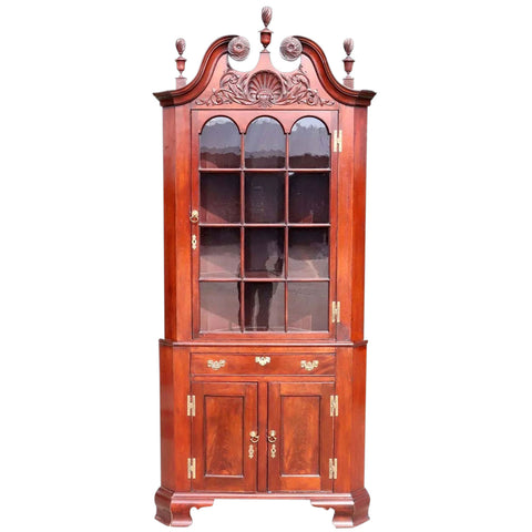 Fine American Philadelphia Chippendale Style Glazed Door Poplar Corner Cabinet