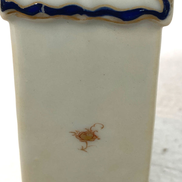 Chinese Export Qing Porcelain Armorial Flask-Form Tea Caddy
