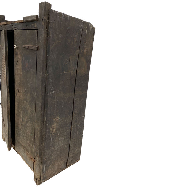 Portuguese Medieval 16th Century Chestnut Food Cupboard