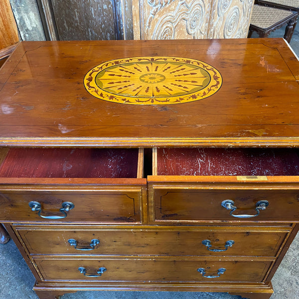 Lot 0550 | Vintage English Chippendale Style Yew Veneer Chest of Drawers