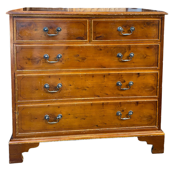 Lot 0550 | Vintage English Chippendale Style Yew Veneer Chest of Drawers