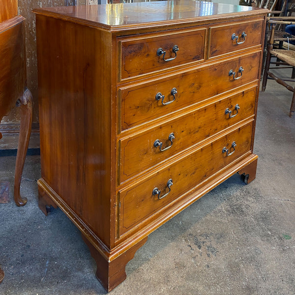 Lot 0550 | Vintage English Chippendale Style Yew Veneer Chest of Drawers
