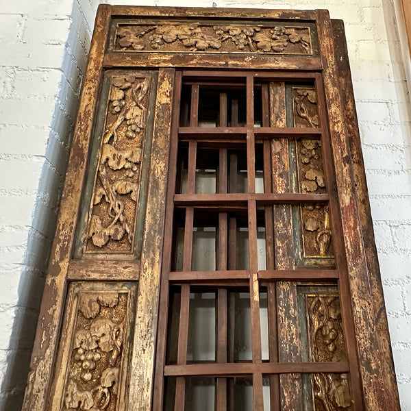 Chinese Qing Gilt Lacquered Wood 12-Panel 23-Foot Floor Screen / Room Divider