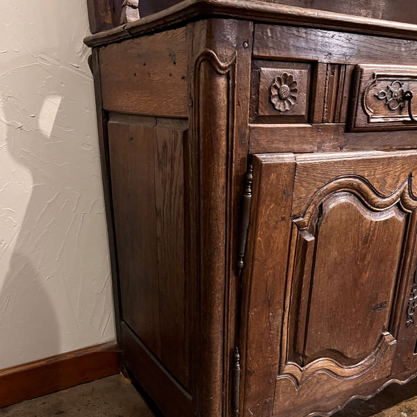 Lot 0136 | French Provincial Louis XV Oak Two-Part Dresser/Buffet (Vaisselier)