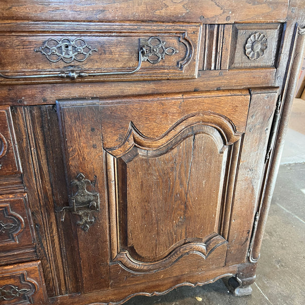 Lot 0136 | French Provincial Louis XV Oak Two-Part Dresser/Buffet (Vaisselier)