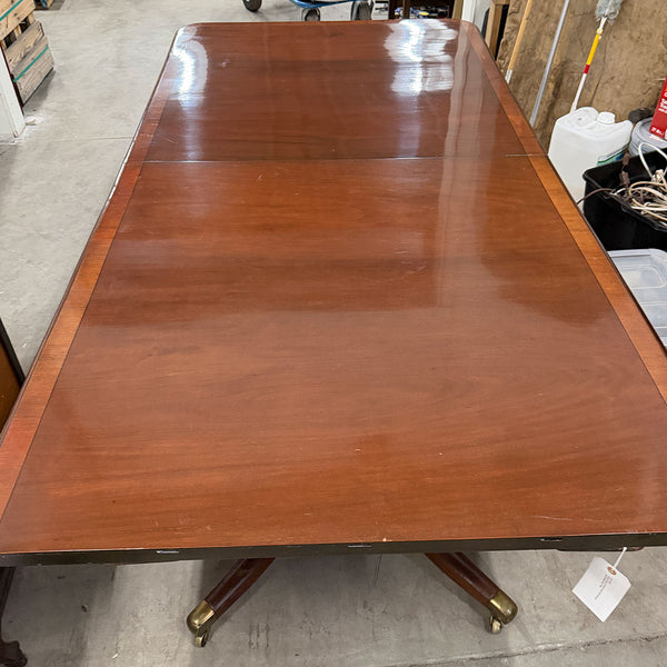 English Regency Crossbanded Mahogany Triple-Pedestal Dining Table