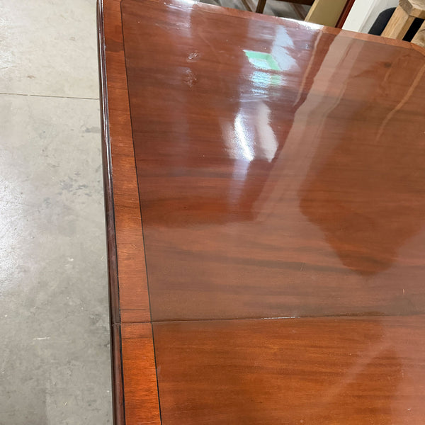 English Regency Crossbanded Mahogany Triple-Pedestal Dining Table