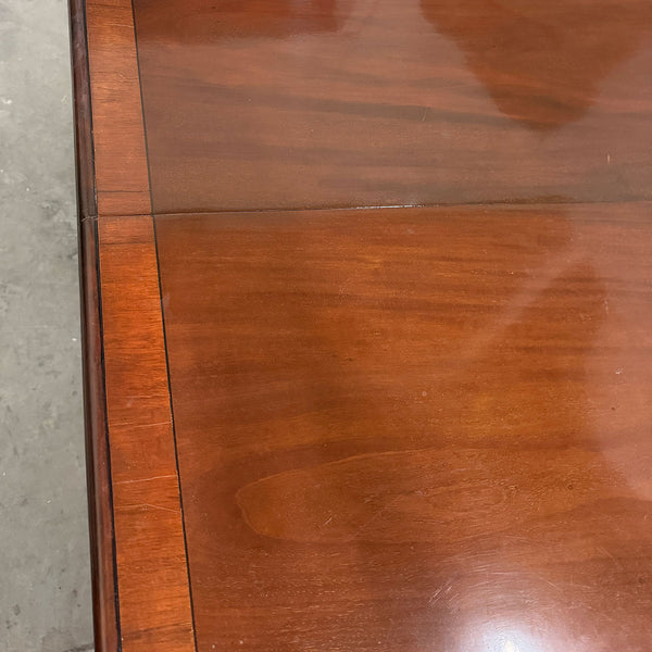 English Regency Crossbanded Mahogany Triple-Pedestal Dining Table