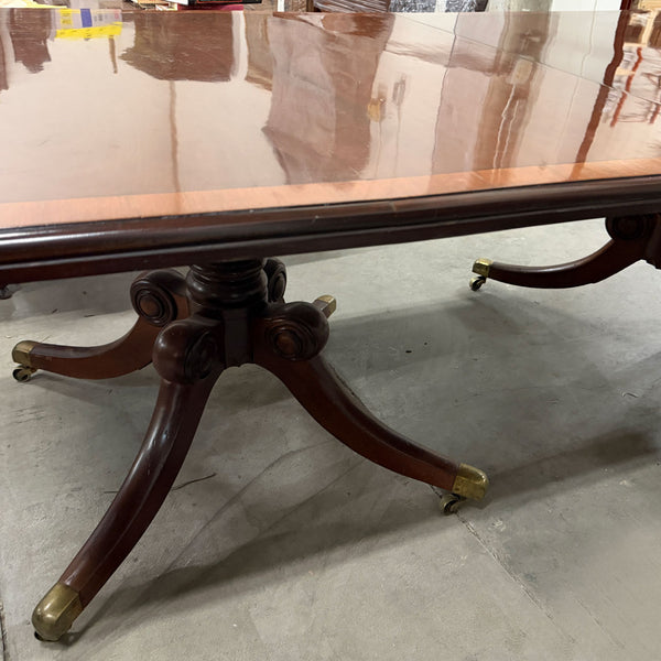 English Regency Crossbanded Mahogany Triple-Pedestal Dining Table