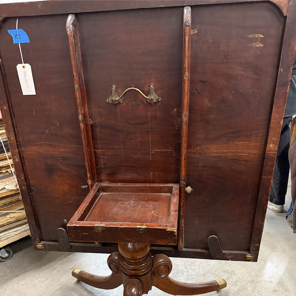 English Regency Crossbanded Mahogany Triple-Pedestal Dining Table