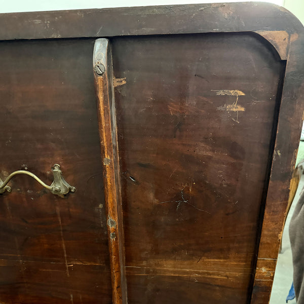 English Regency Crossbanded Mahogany Triple-Pedestal Dining Table