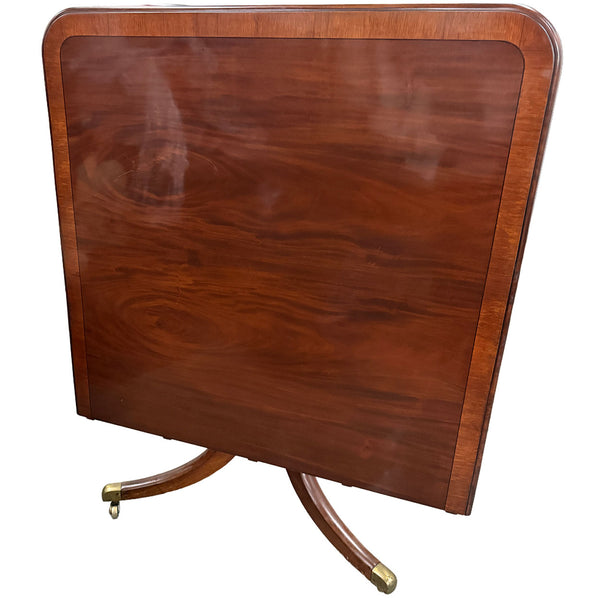 English Regency Crossbanded Mahogany Triple-Pedestal Dining Table