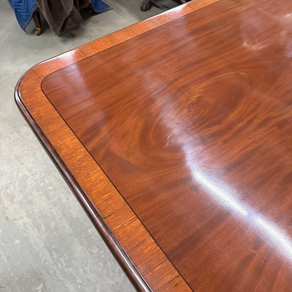 English Regency Crossbanded Mahogany Triple-Pedestal Dining Table