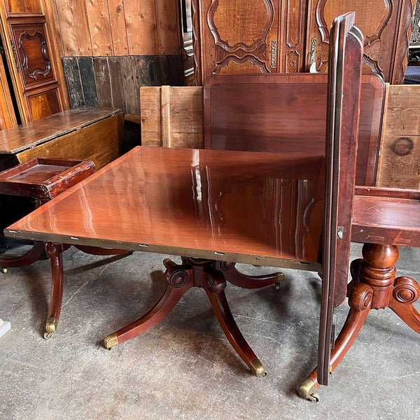 English George III Crossbanded Mahogany Triple-Pedestal Dining Table