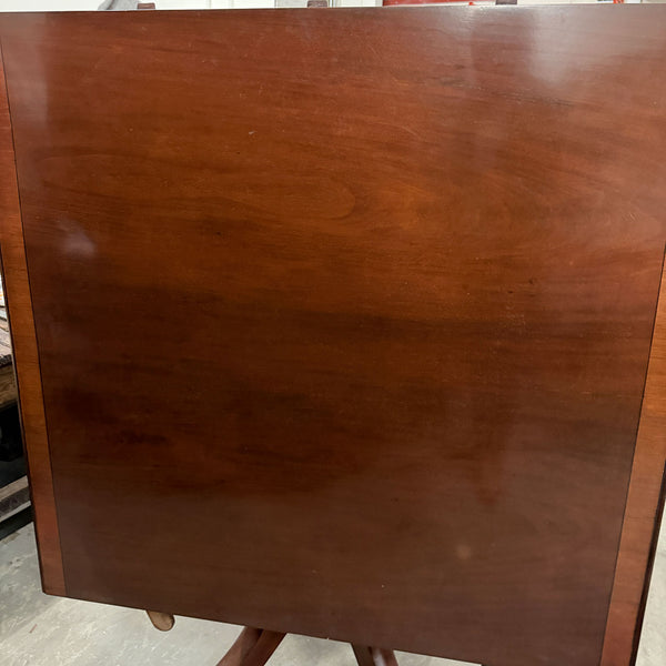 English Regency Crossbanded Mahogany Triple-Pedestal Dining Table