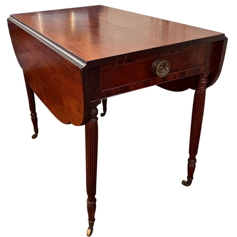 American New England Federal Mahogany Pembroke Drop-Leaf Side Table