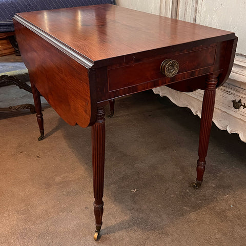 American New England Sheraton Mahogany Pembroke Drop-Leaf Side Table