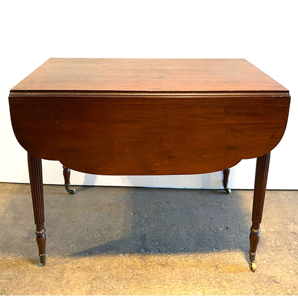 American New England Federal Mahogany Pembroke Drop-Leaf Side Table