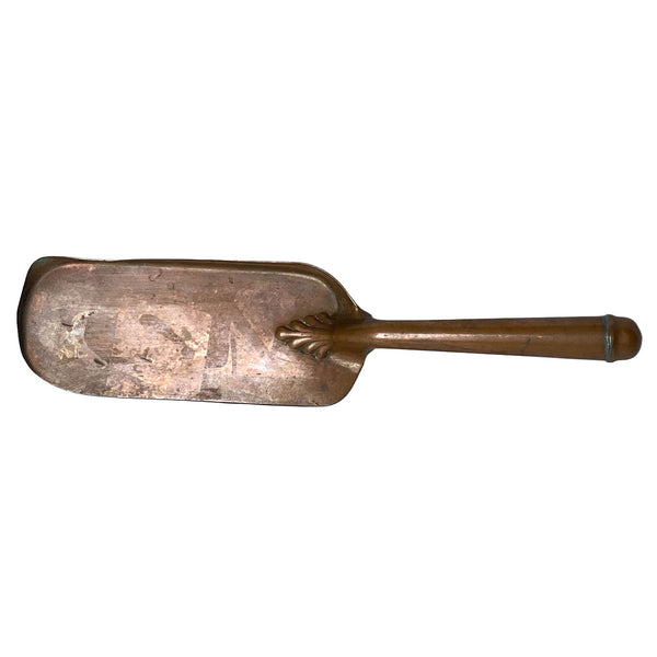 Lot 0408 | English/American Copper/Brass Crumb Scoop, Fisherman Tray, Spatula (3 pieces)