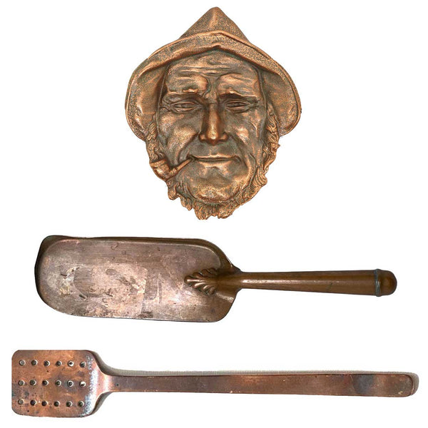 Lot 0408 | English/American Copper/Brass Crumb Scoop, Fisherman Tray, Spatula (3 pieces)