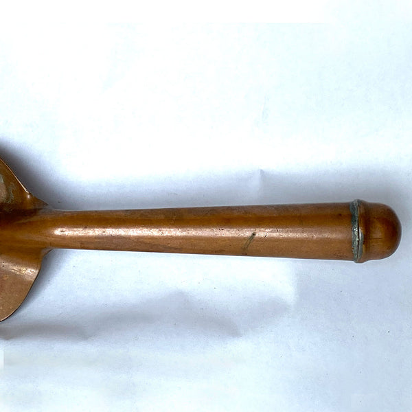 Lot 0408 | English/American Copper/Brass Crumb Scoop, Fisherman Tray, Spatula (3 pieces)