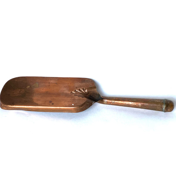 Lot 0408 | English/American Copper/Brass Crumb Scoop, Fisherman Tray, Spatula (3 pieces)