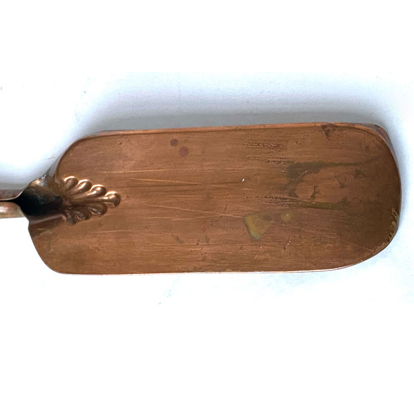 Lot 0408 | English/American Copper/Brass Crumb Scoop, Fisherman Tray, Spatula (3 pieces)