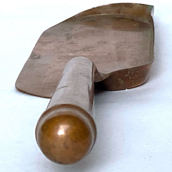 Lot 0408 | English/American Copper/Brass Crumb Scoop, Fisherman Tray, Spatula (3 pieces)