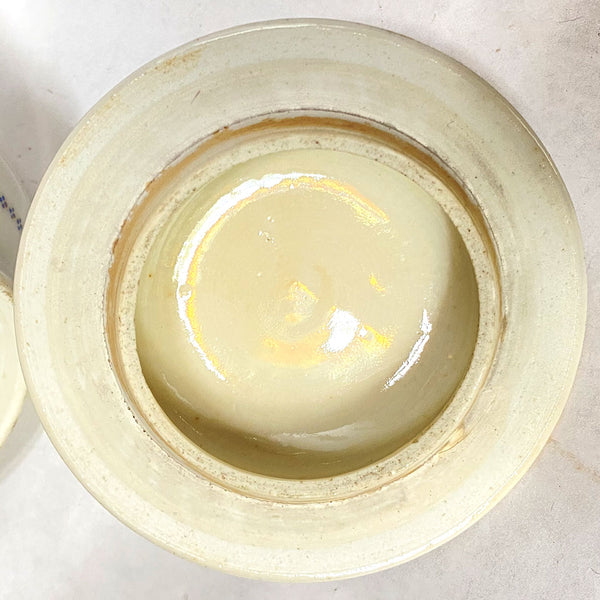 Chinese Export for the English Market Porcelain Armorial Covered Sugar Bowl