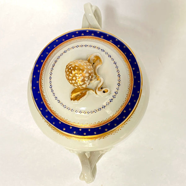 Chinese Export for the English Market Porcelain Armorial Covered Sugar Bowl