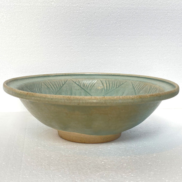 Large Thai Sawankhalok Celadon Stoneware Bowl