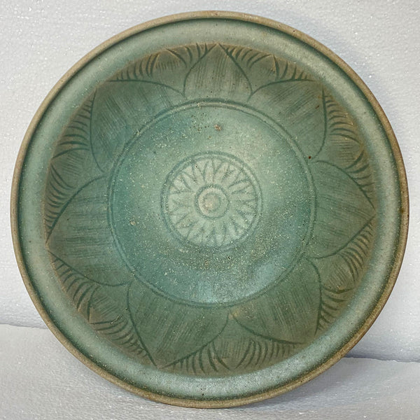 Large Thai Sawankhalok Celadon Stoneware Bowl