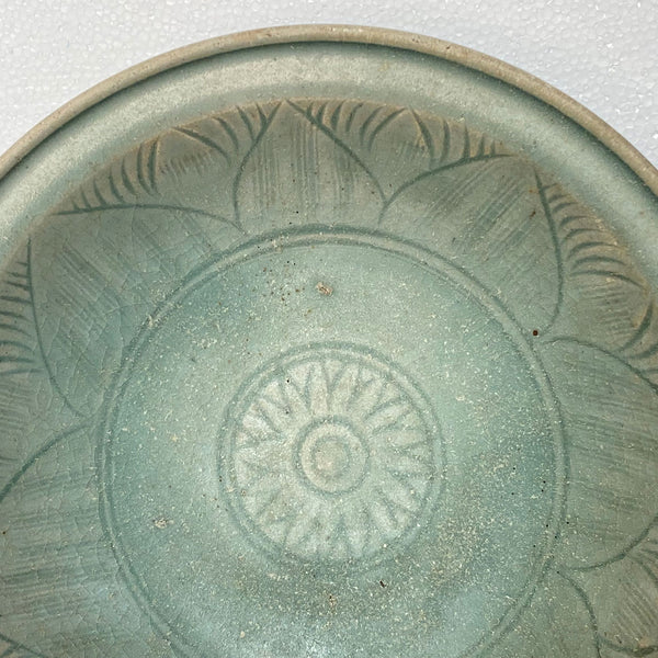 Large Thai Sawankhalok Celadon Stoneware Bowl