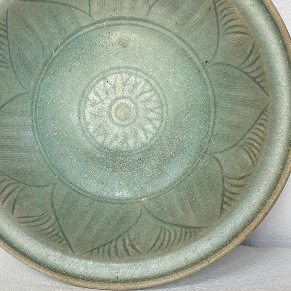 Large Thai Sawankhalok Celadon Stoneware Bowl