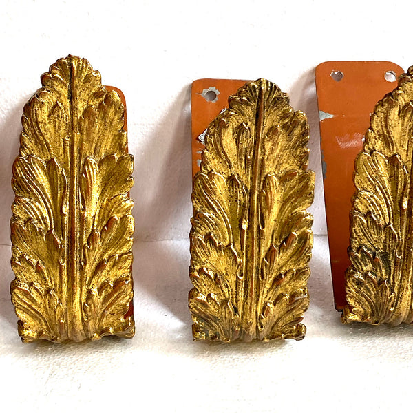 Set Italian Palladio Gilt and Painted Toleware Foliate Curtain Tie-backs (6 pieces)