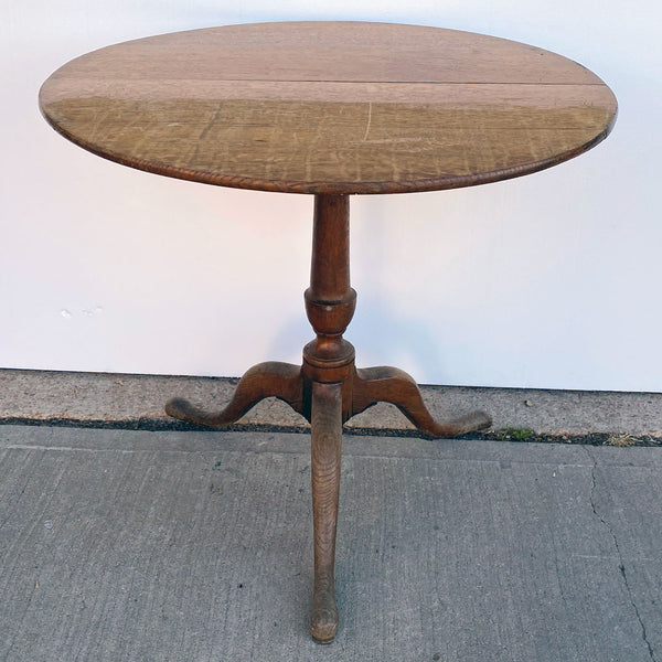 English Queen Anne Style Oak Round Pedestal Tilt-Top Tea Table