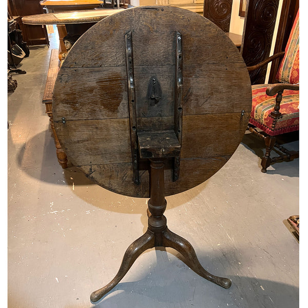 English Queen Anne Style Oak Round Pedestal Tilt-Top Tea Table