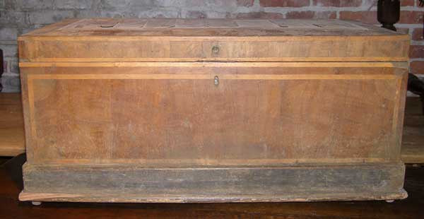 Colonial blanket chest deals