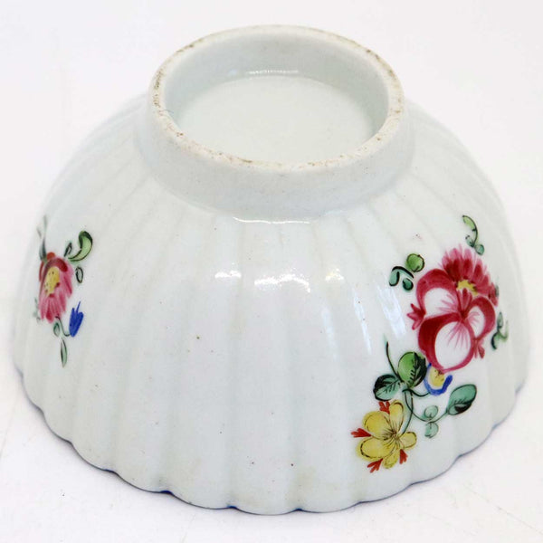 Pair Chinese Export Qianlong Porcelain Floral Tea Bowls and Saucers