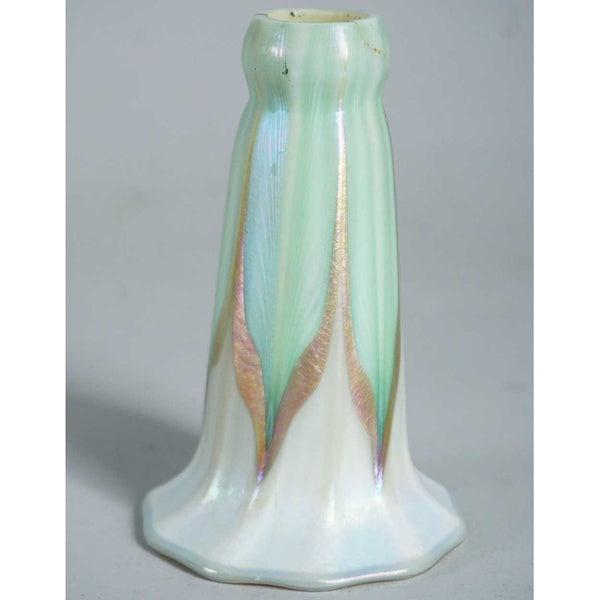 American Quezal Art Nouveau Glass Pulled Feather Lily Lamp Shade