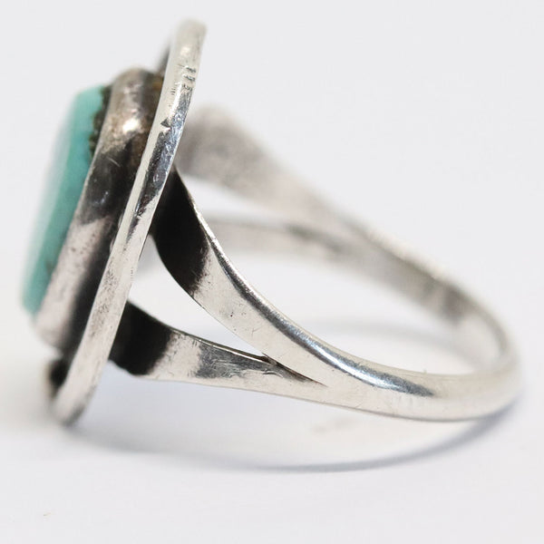 Vintage Native American / Southwest Handmade Silver and Turquoise Ring