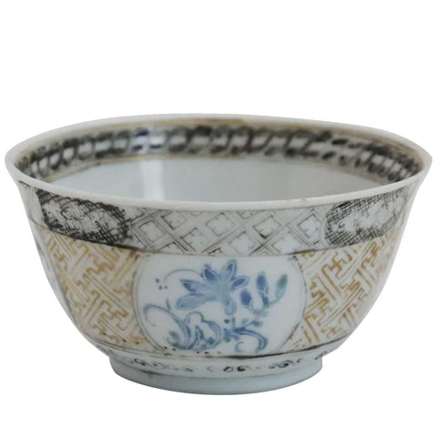 Small Chinese Export Qing Porcelain Excavated Tea Bowl