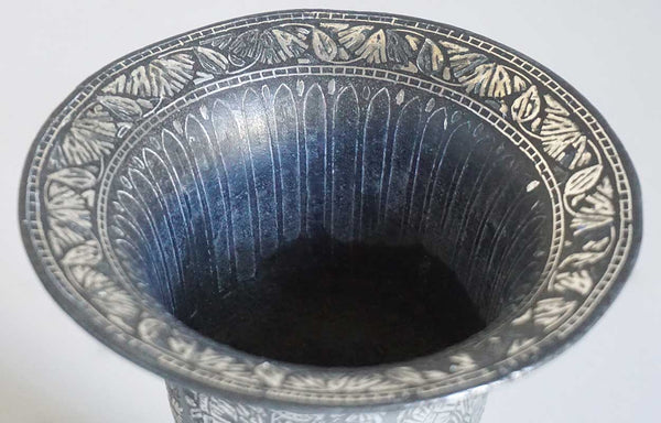 Indian Mughal Silver Inlaid Bidri Spittoon (Peekdaan/Thookadaan)