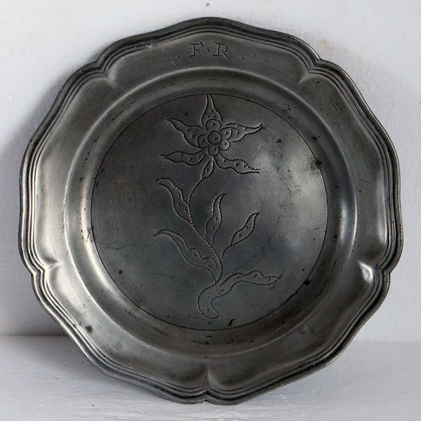 Continental Pewter Wrigglework Wavy Edge Multi-Reed Floral Plate