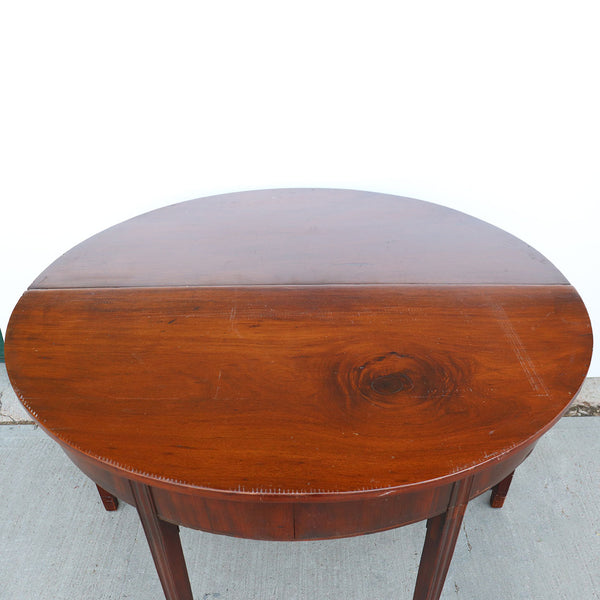 American New England Flame Mahogany Veneer Extending Two Part Dining Table
