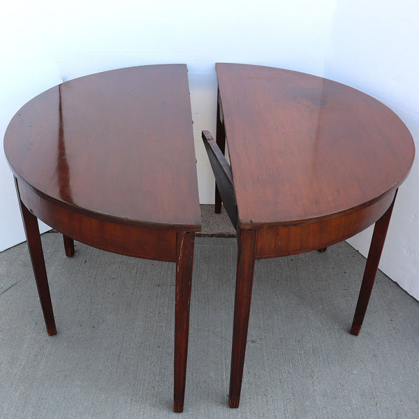 American New England Flame Mahogany Veneer Extending Two Part Dining Table