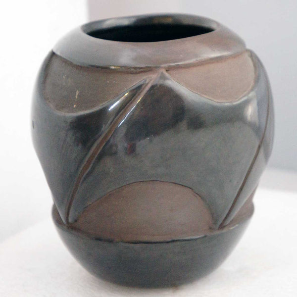 Native American GIL GORITA Santa Clara Carved Pottery Jar