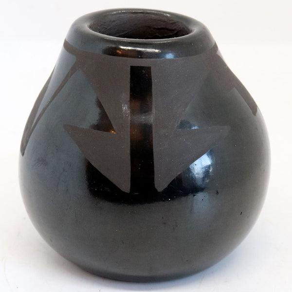 Small Native American Santa Clara YOLANDA VERLARDE & JAMES MOQUINO Blackware Pottery Vase